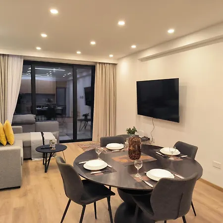 Lejlighed 2 Bedroom Brand New Mc Kenzie 2 Minute To The Mc Kenzie *