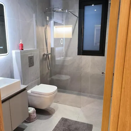 Lejlighed 2 Bedroom Brand New Mc Kenzie 2 Minute To The Mc Kenzie *