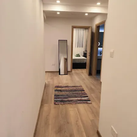 2 Bedroom Brand New Mc Kenzie 2 Minute To The Mc Kenzie *