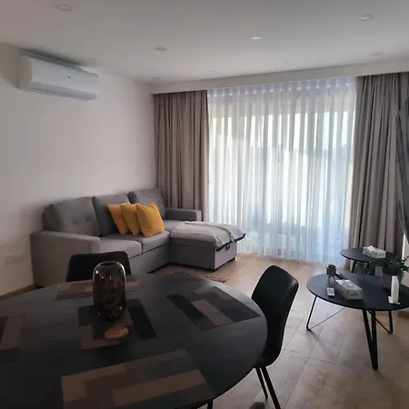 2 Bedroom Brand New Mc Kenzie 2 Minute To The Mc Kenzie